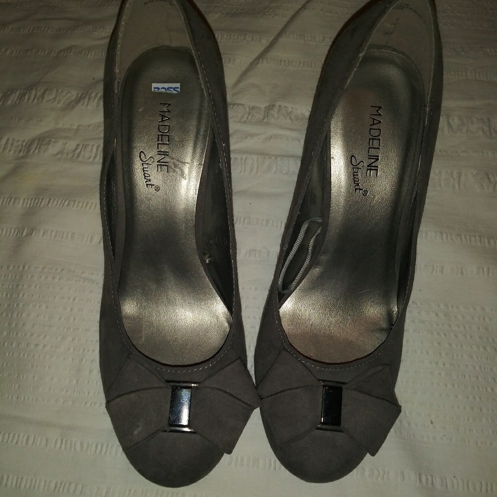 Madeline Stuart | pumps with bows